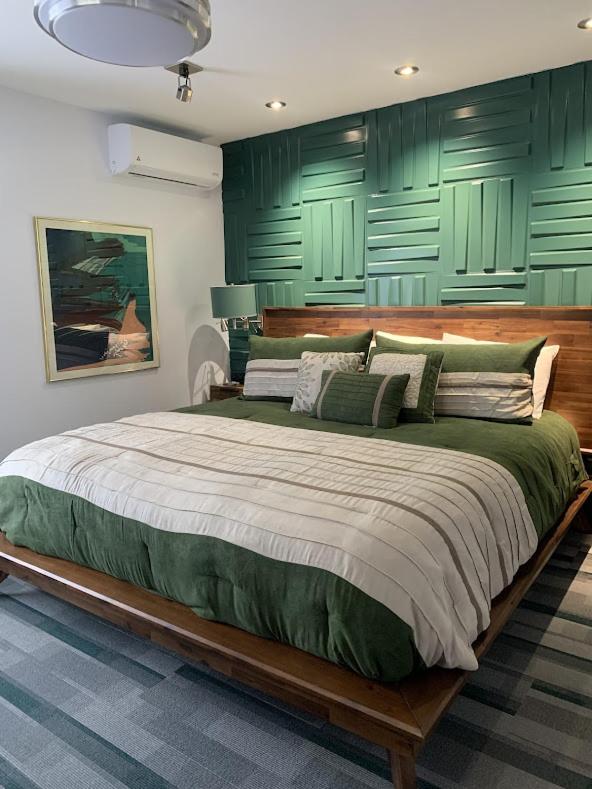 Deluxe King Room interior